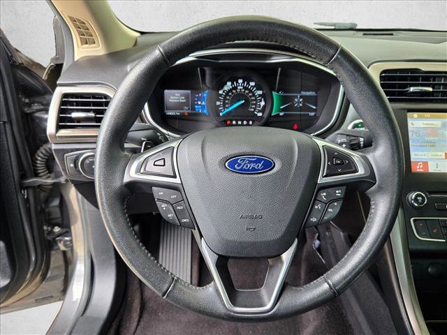 Used 2017 Ford Fusion SE w/ Fusion SE Technology Package FWD image 12