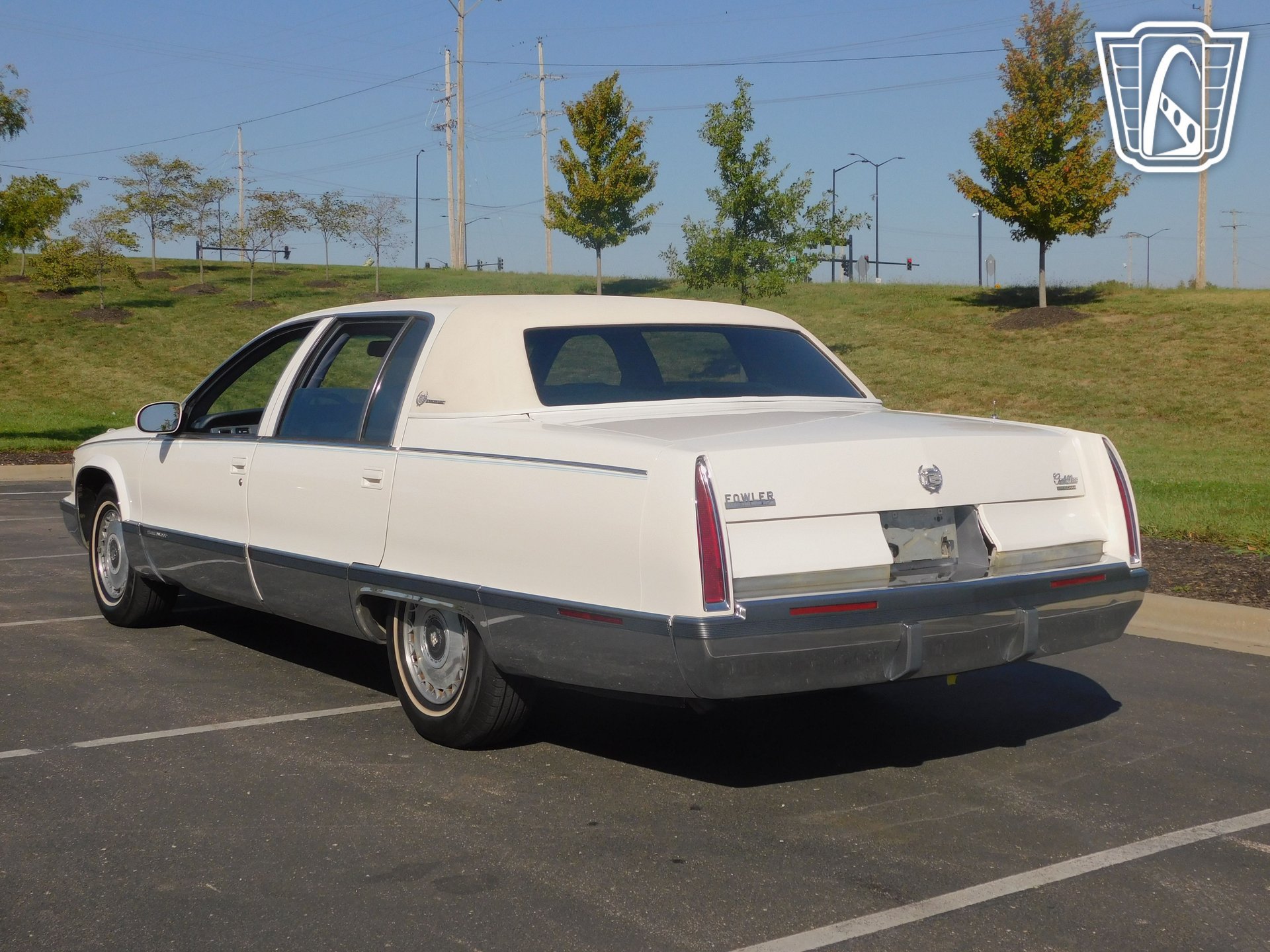 Used 1995 Cadillac Fleetwood Brougham RWD image 3