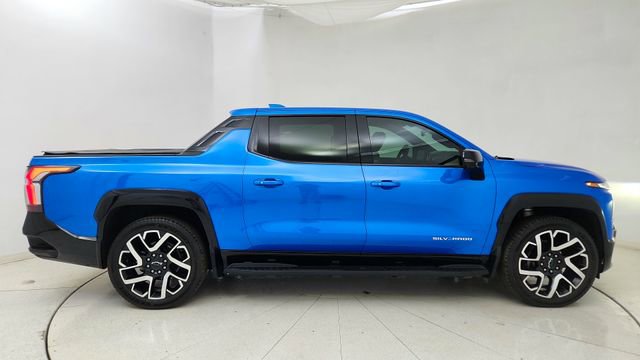 Used 2025 Chevrolet Silverado EV RST image 6
