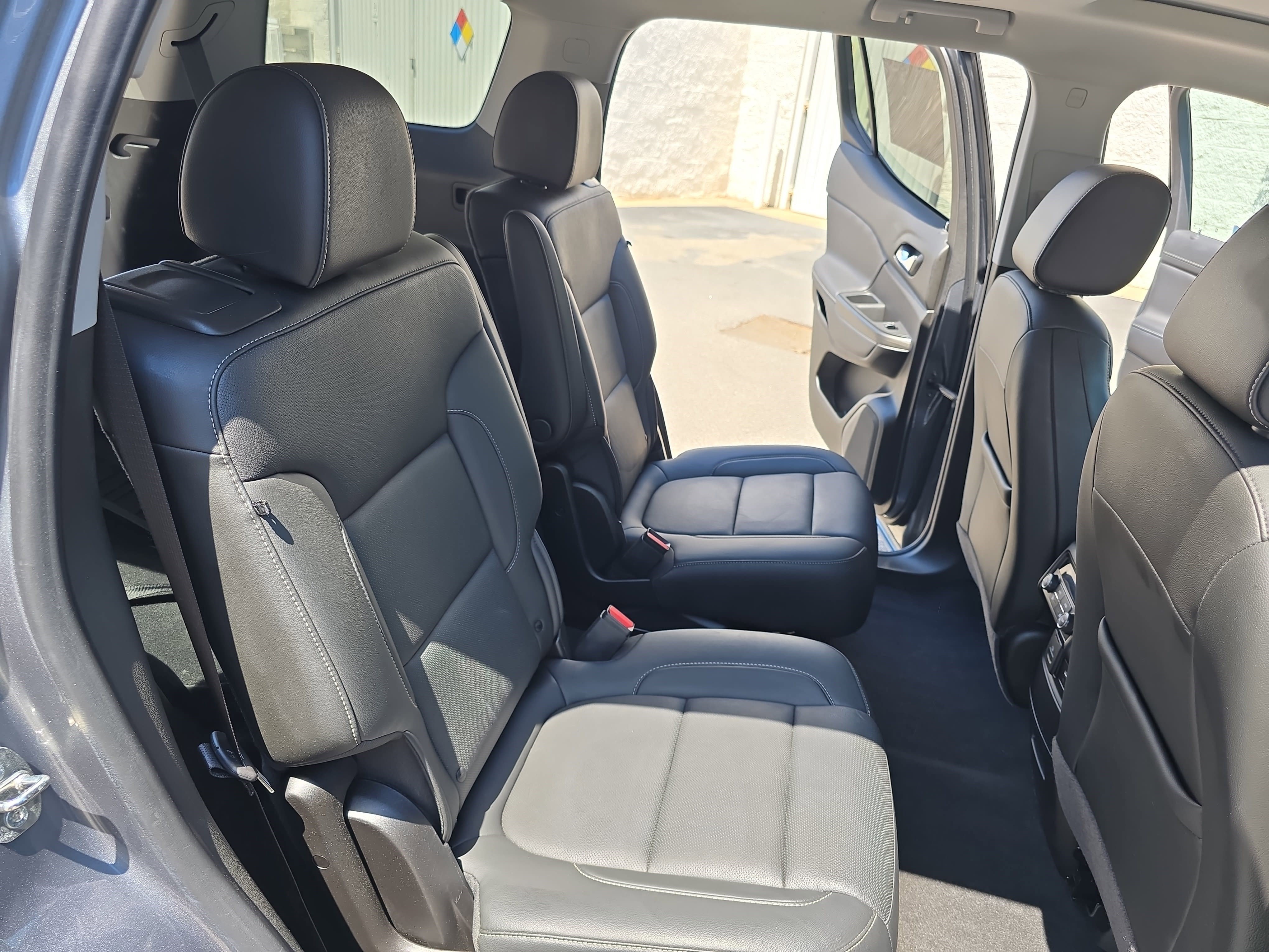 Used 2021 GMC Acadia SLT w/ Preferred Package FWD image 12