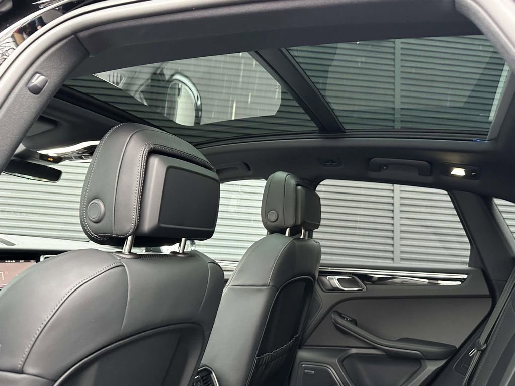 Used 2026 Porsche Macan AWD/4WD image 15