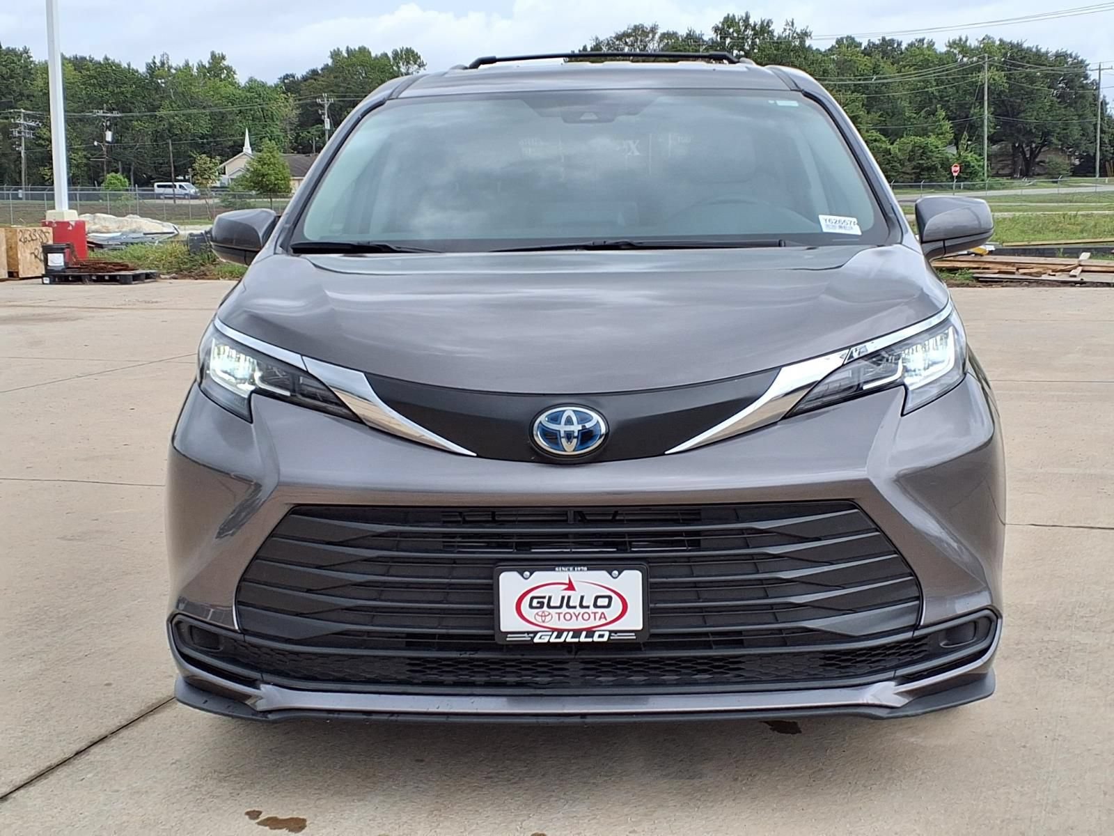 Certified 2023 Toyota Sienna LE FWD image 4