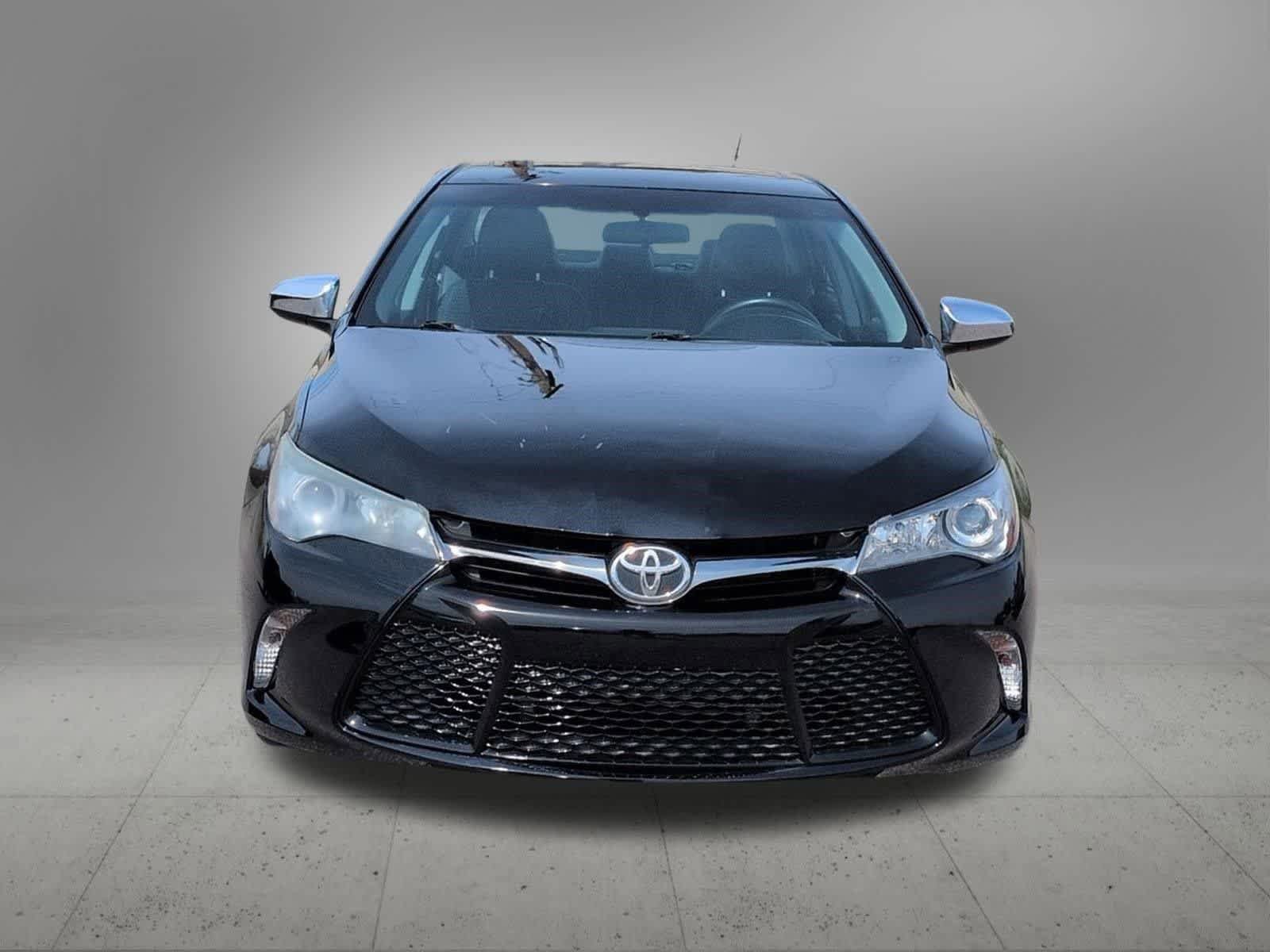 Used 2015 Toyota Camry SE w/ Moonroof Package FWD image 9