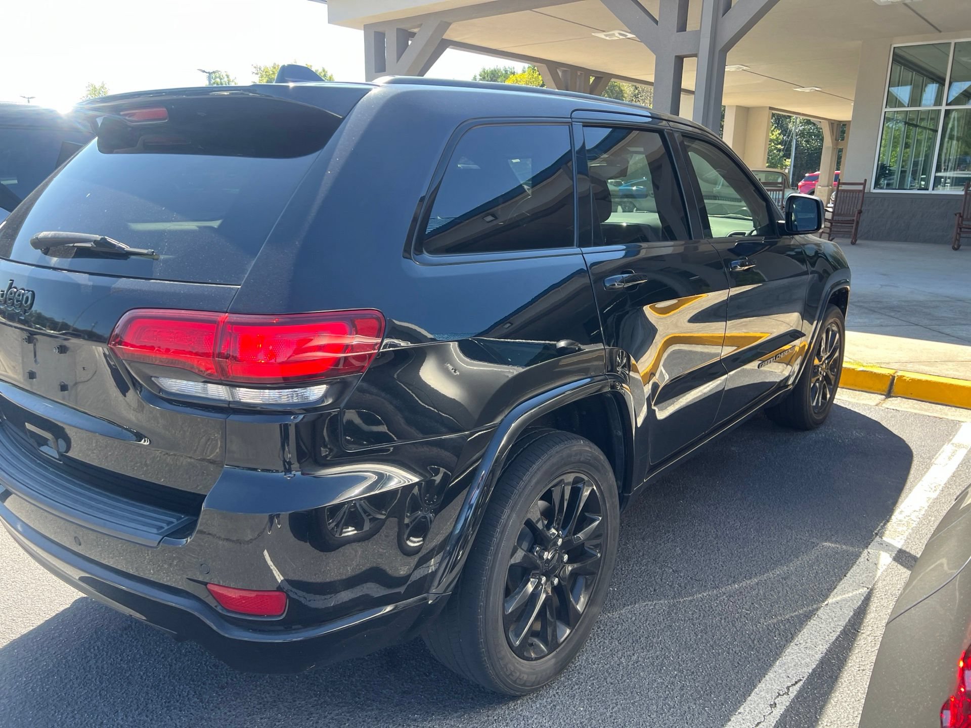 Used 2020 Jeep Grand Cherokee Altitude RWD image 5