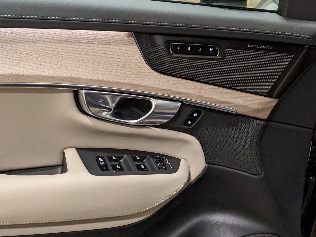 New 2026 Volvo XC90 T8 Plus w/ Protection Package Premier AWD/4WD image 10