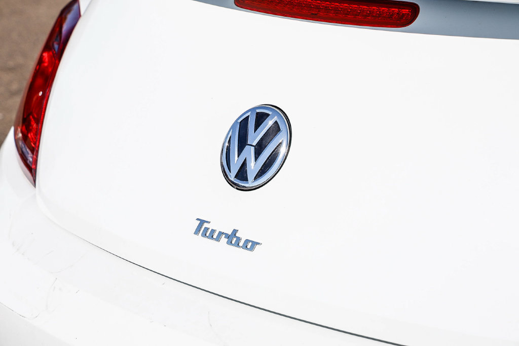 Used 2018 Volkswagen Beetle 2.0T S FWD image 12