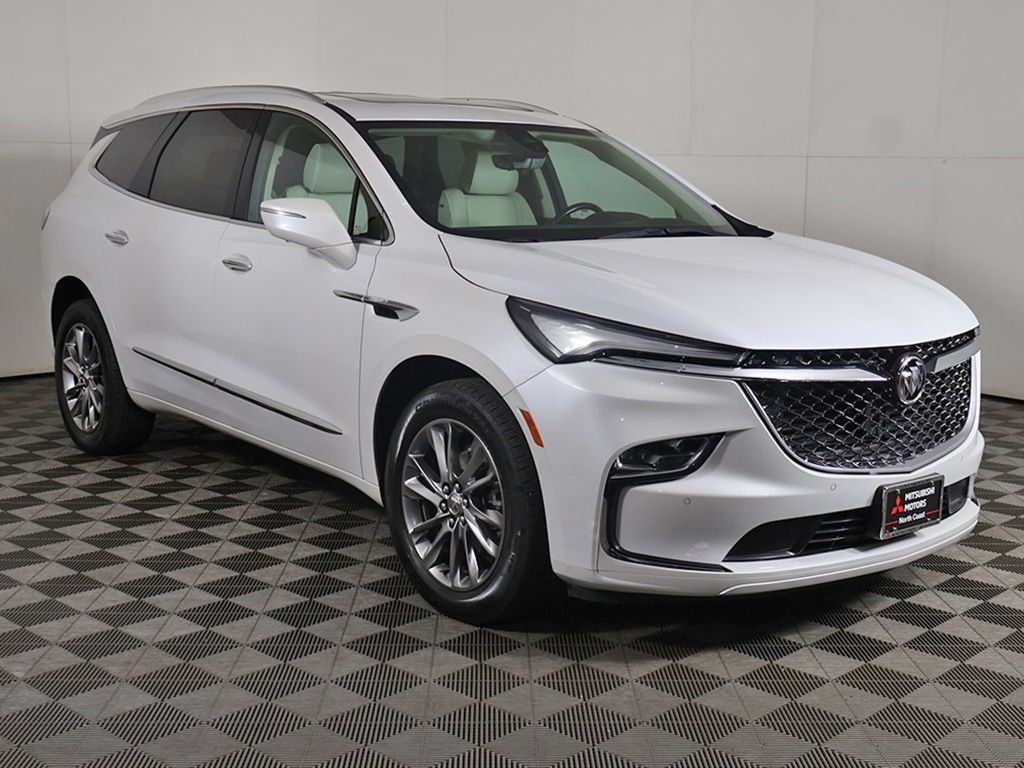 Used 2023 Buick Enclave Avenir w/ Avenir Technology Package AWD/4WD image 2