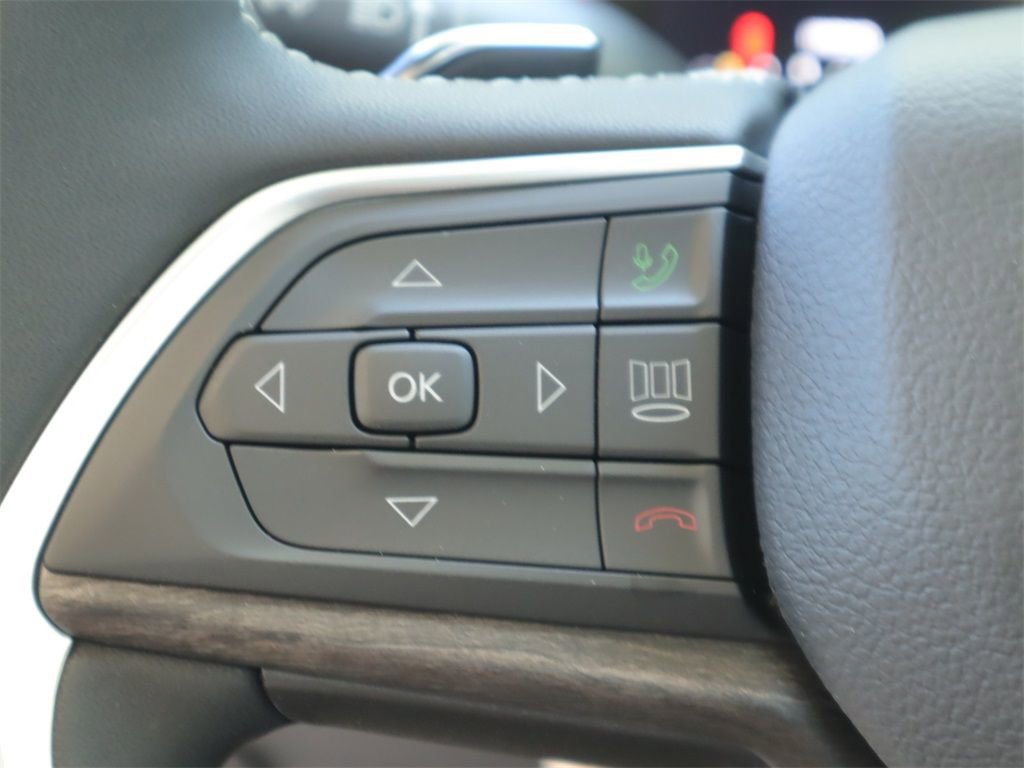 Used 2023 Jeep Grand Cherokee 4WD 4xe w/ Luxury Tech Group II image 11