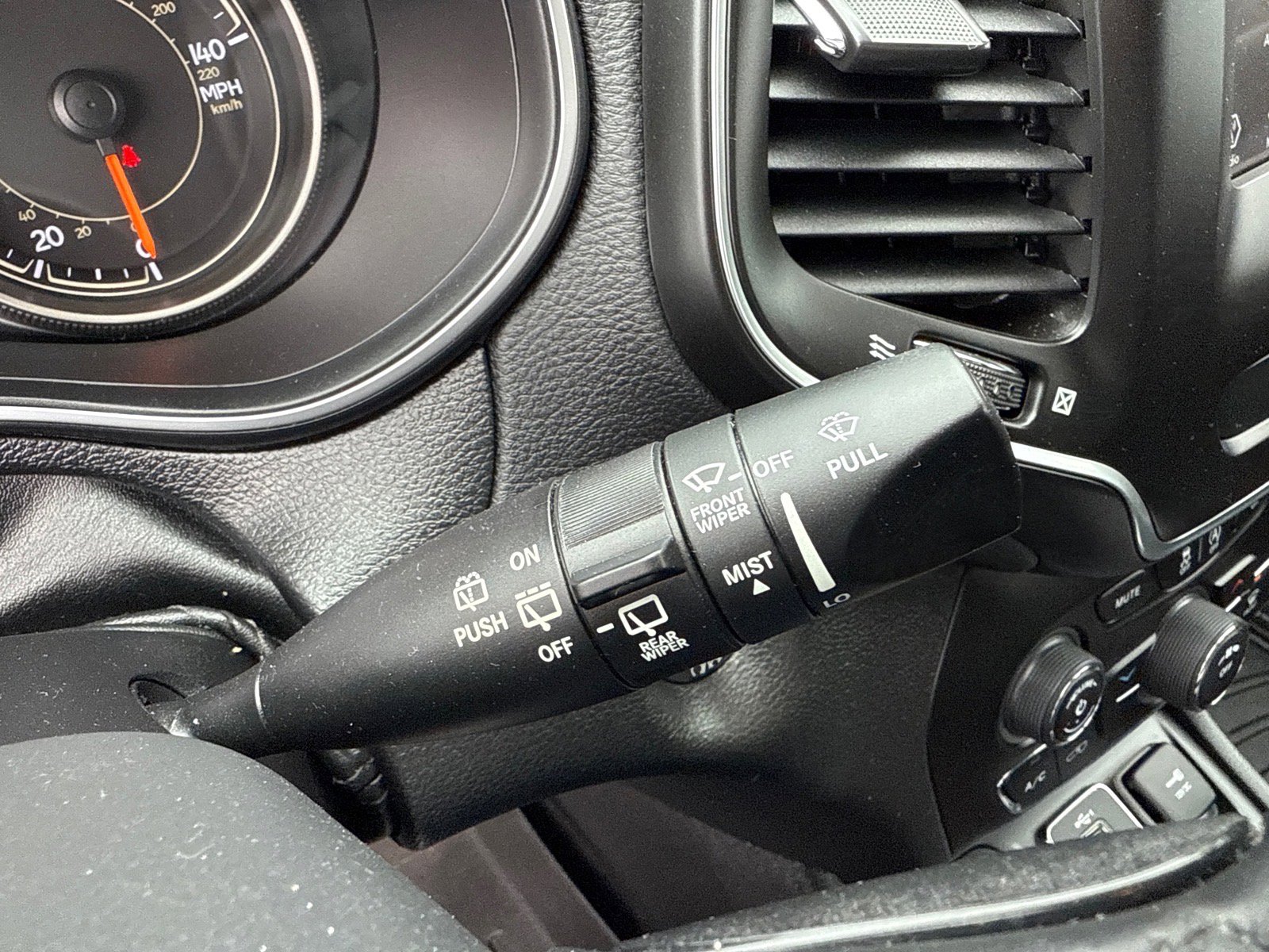 Used 2019 Jeep Cherokee Latitude Plus image 33