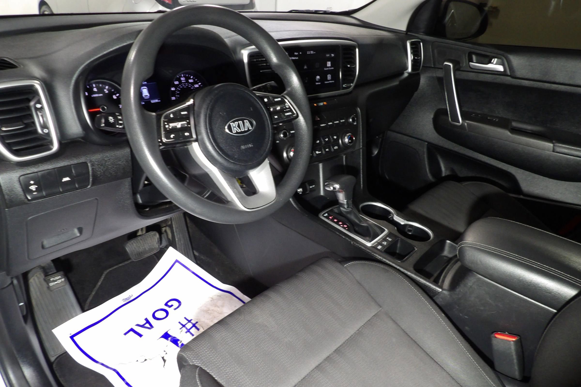 Used 2022 Kia Sportage LX image 8