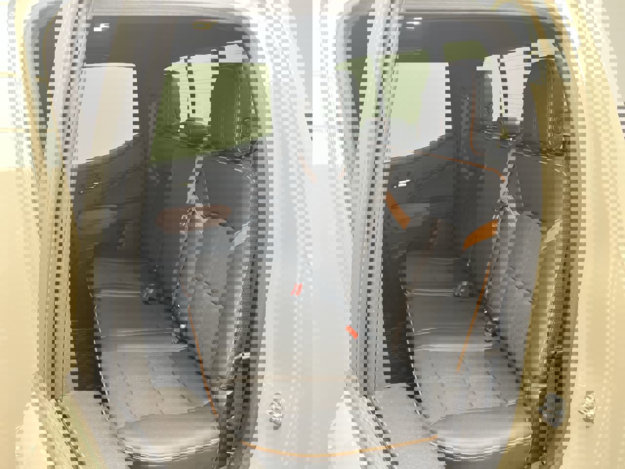 Used 2024 GMC Canyon AT4 w/ Technology Package image 11