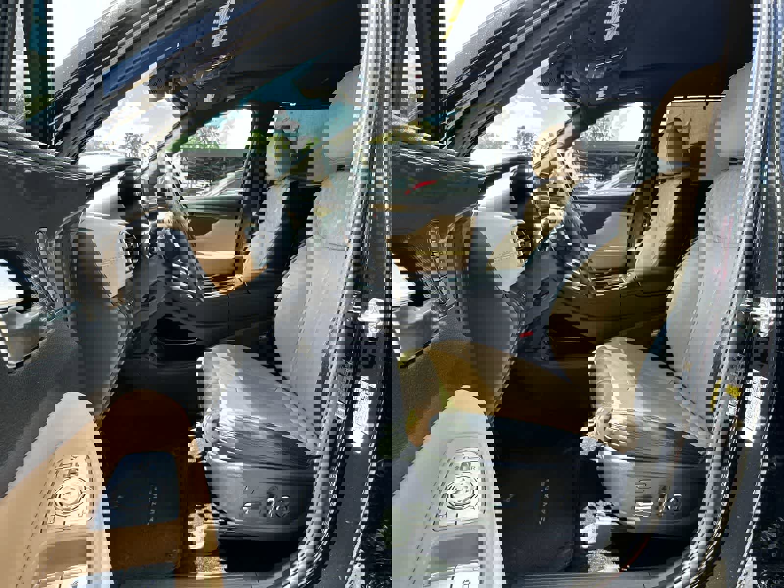 Used 2023 Hyundai Santa Fe Calligraphy AWD/4WD image 2