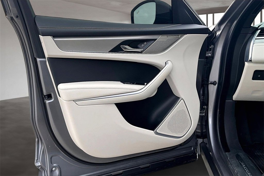 Used 2026 Jaguar F-PACE R-Dynamic S image 17