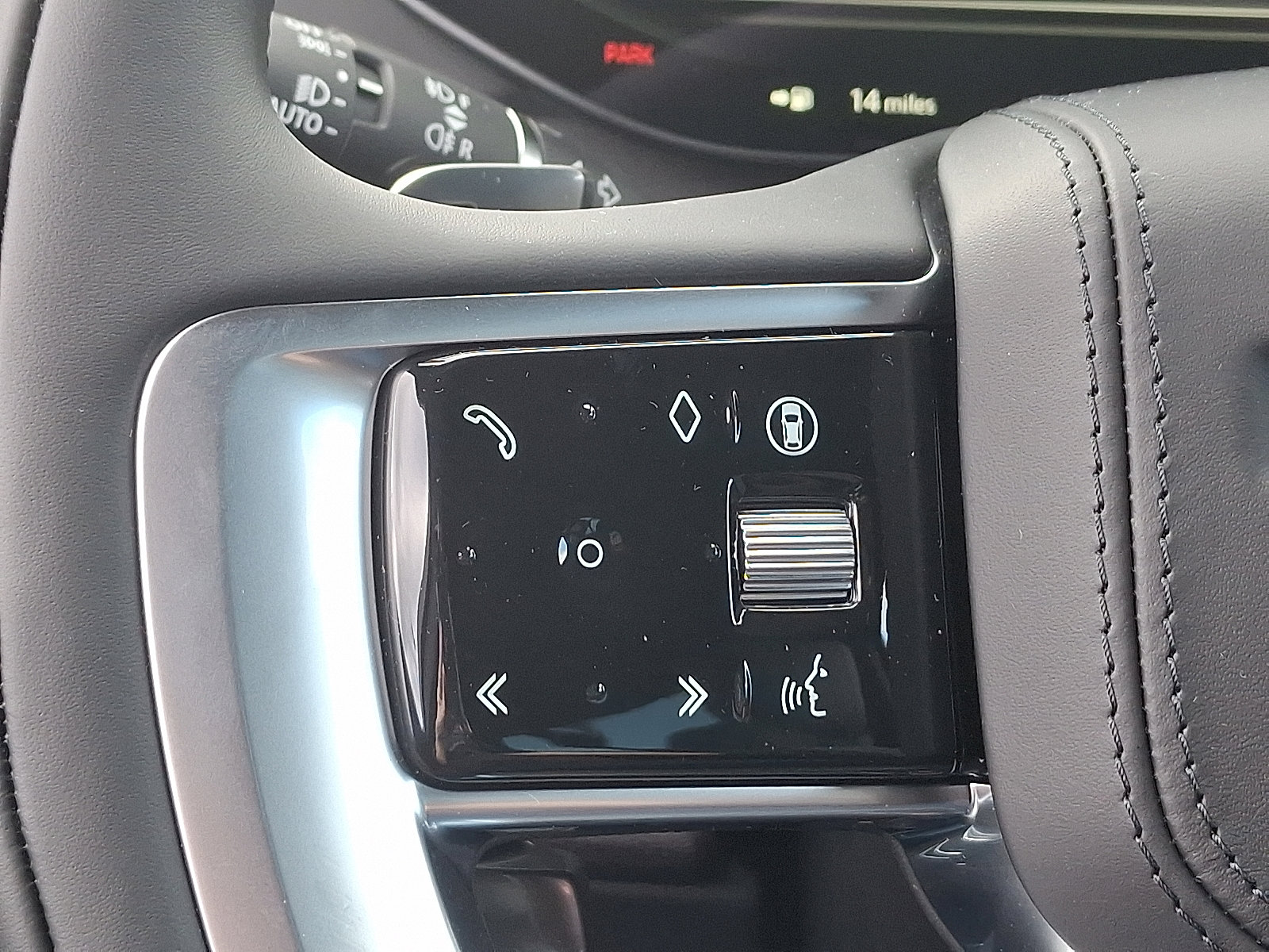 New 2025 Land Rover Range Rover SE AWD/4WD image 19