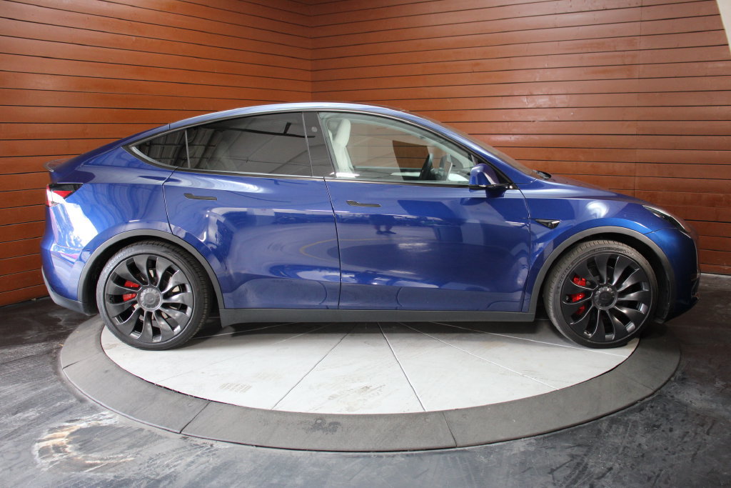Used 2023 Tesla Model Y Performance AWD/4WD image 24