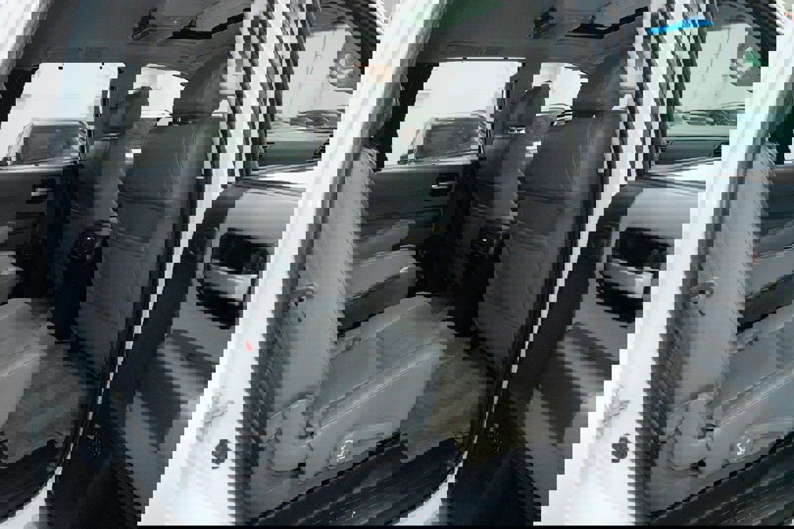 Used 2010 Toyota Sequoia Limited image 32