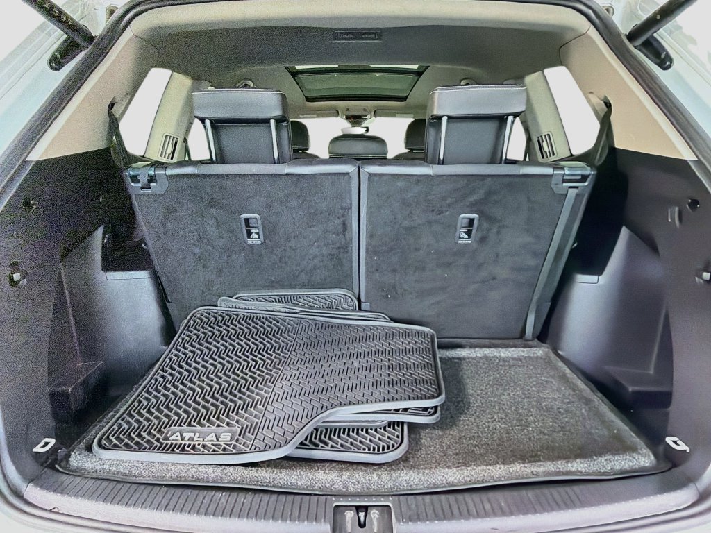 Used 2024 Volkswagen Atlas SE w/ Panoramic Sunroof Package FWD image 32