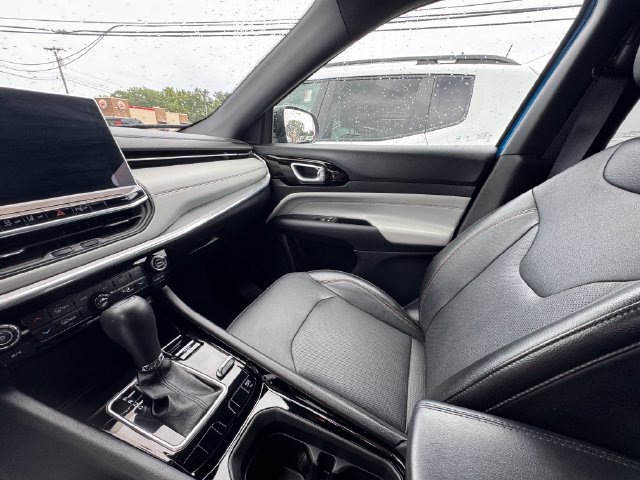 Used 2023 Jeep Compass Limited AWD/4WD image 35