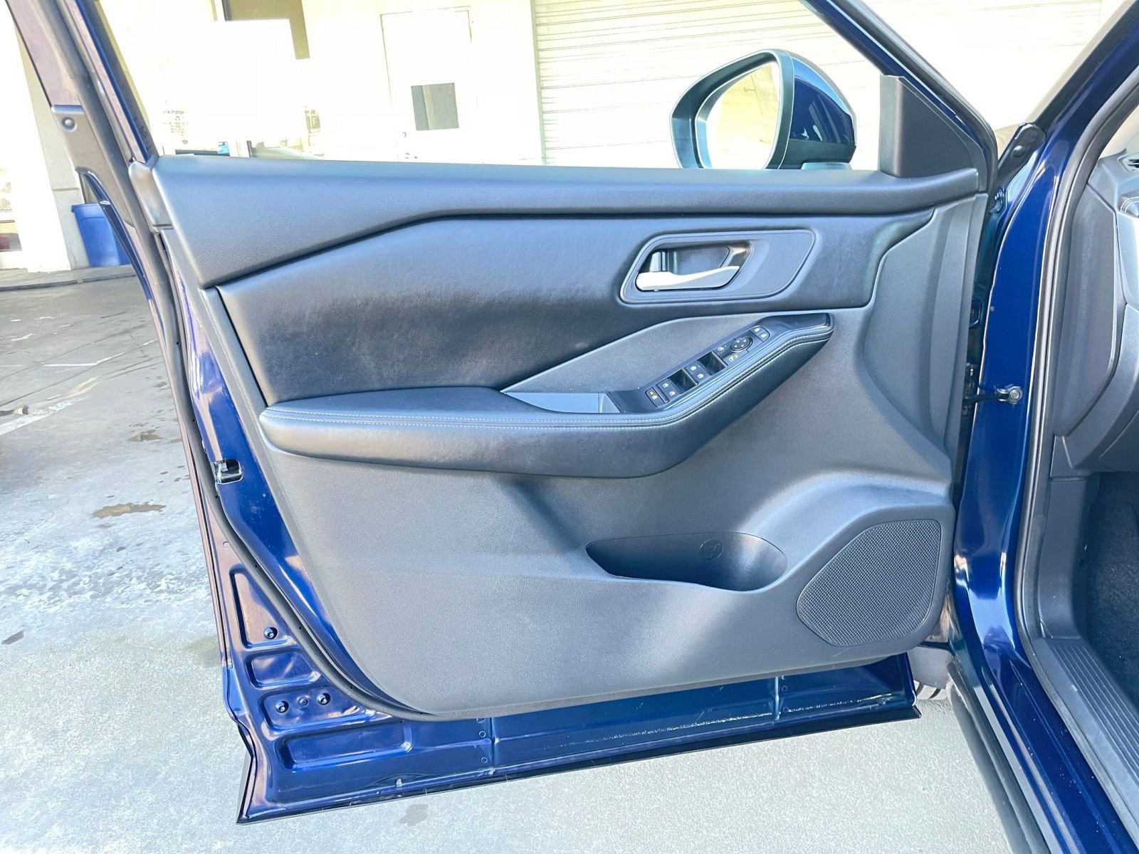 Used 2025 Nissan Rogue SV image 18