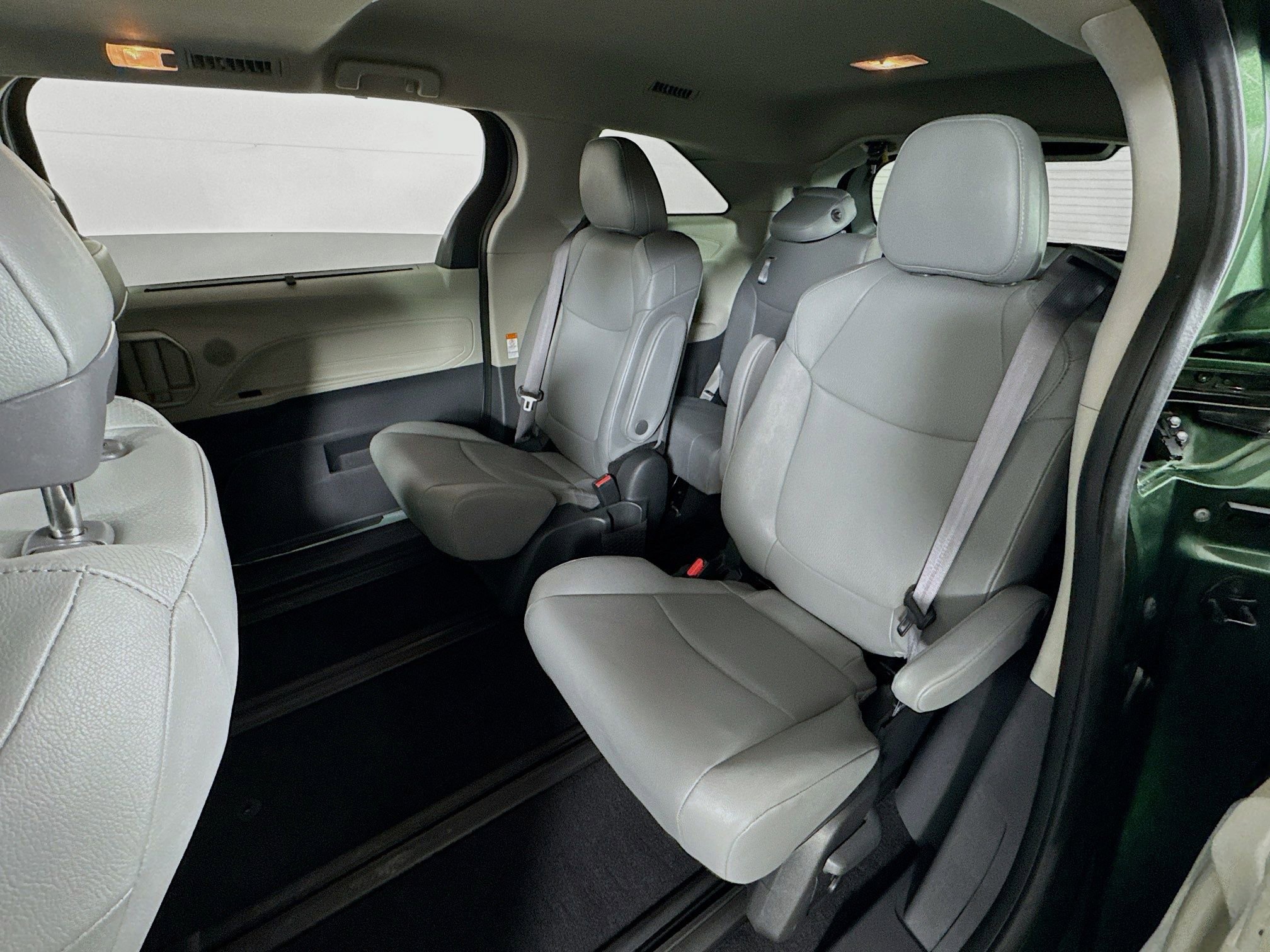 Certified 2024 Toyota Sienna XLE image 18