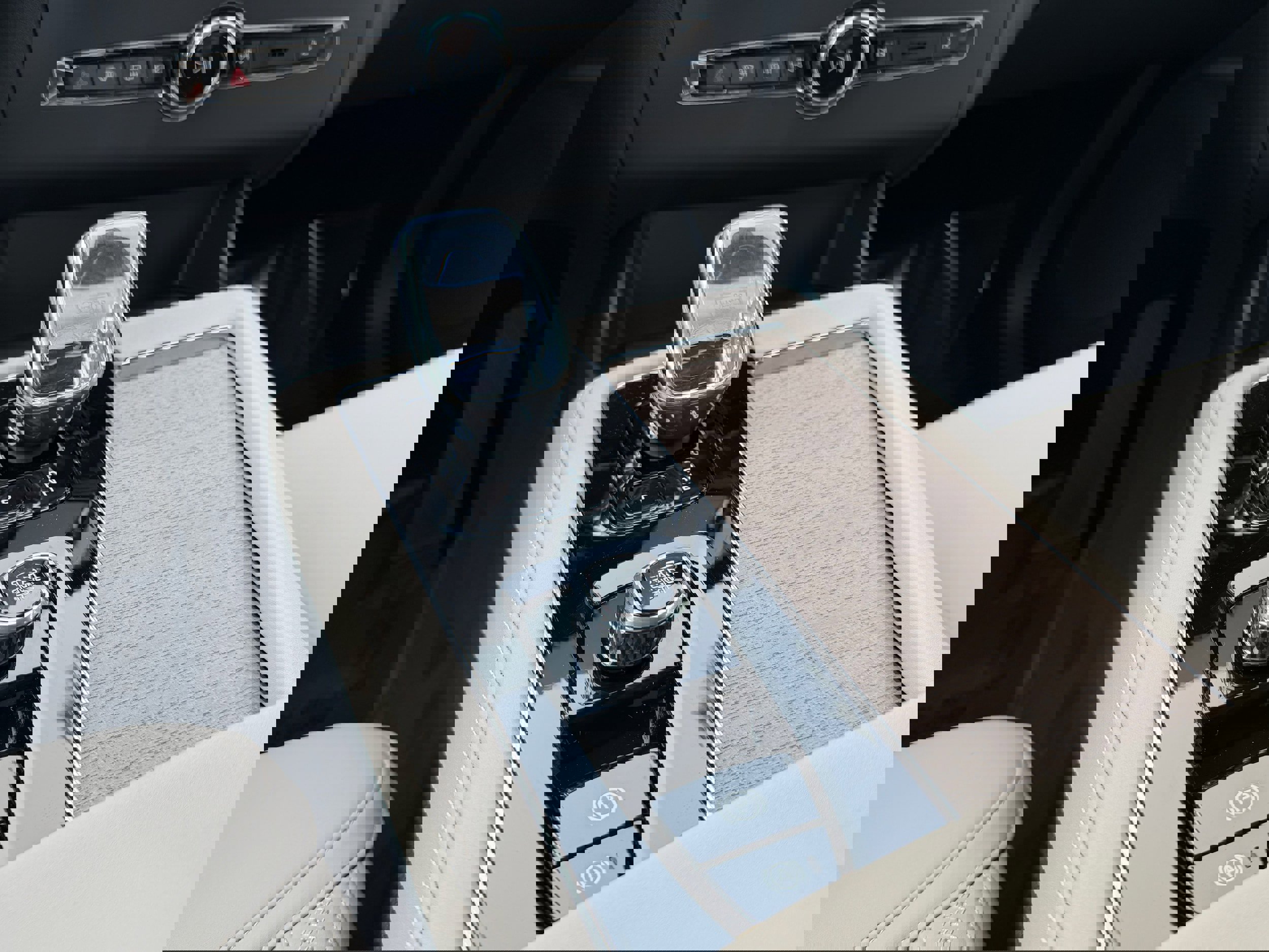 New 2026 Volvo XC90 B5 Core image 14