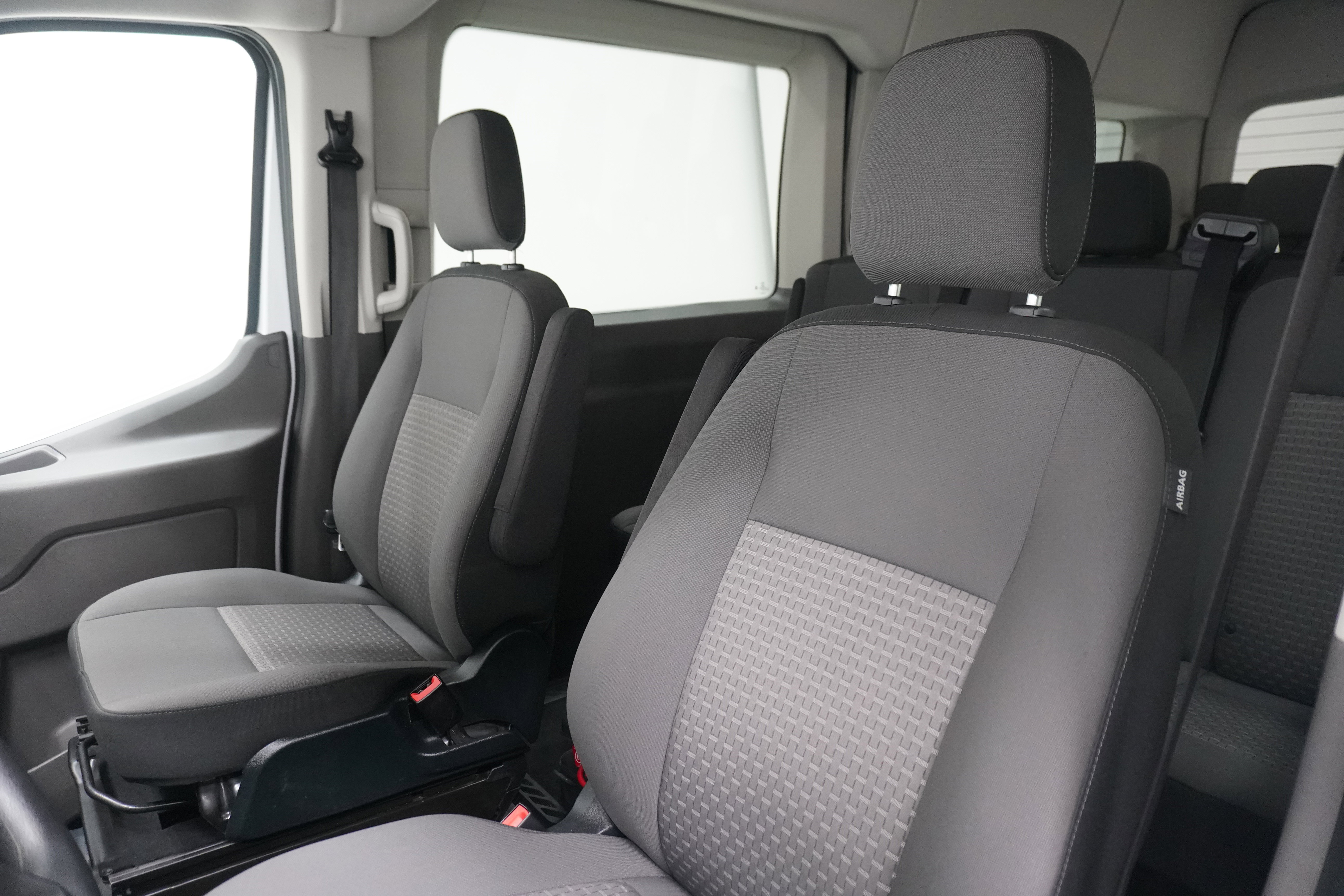 Used 2023 Ford Transit 350 XLT RWD image 7