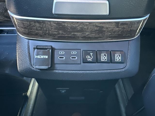 Used 2025 Toyota Sienna Platinum image 17