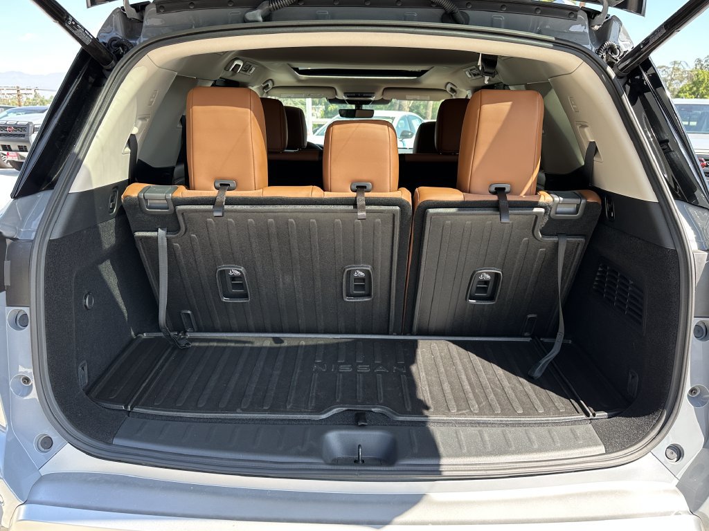 Used 2025 Nissan Pathfinder Platinum w/ Cargo Package AWD/4WD image 23
