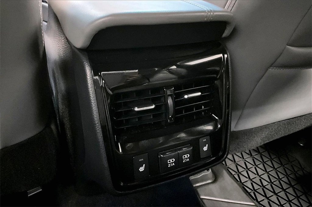 Used 2020 Toyota Avalon Limited image 10