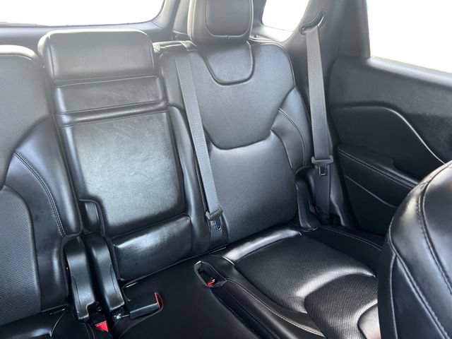 Used 2019 Jeep Cherokee Overland w/ Technology Group AWD/4WD image 42