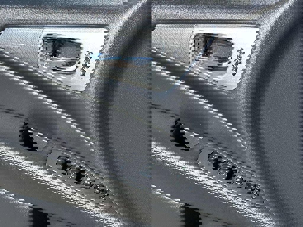 Used 2018 Nissan Pathfinder SL w/ Midnight Edition Package AWD/4WD image 19