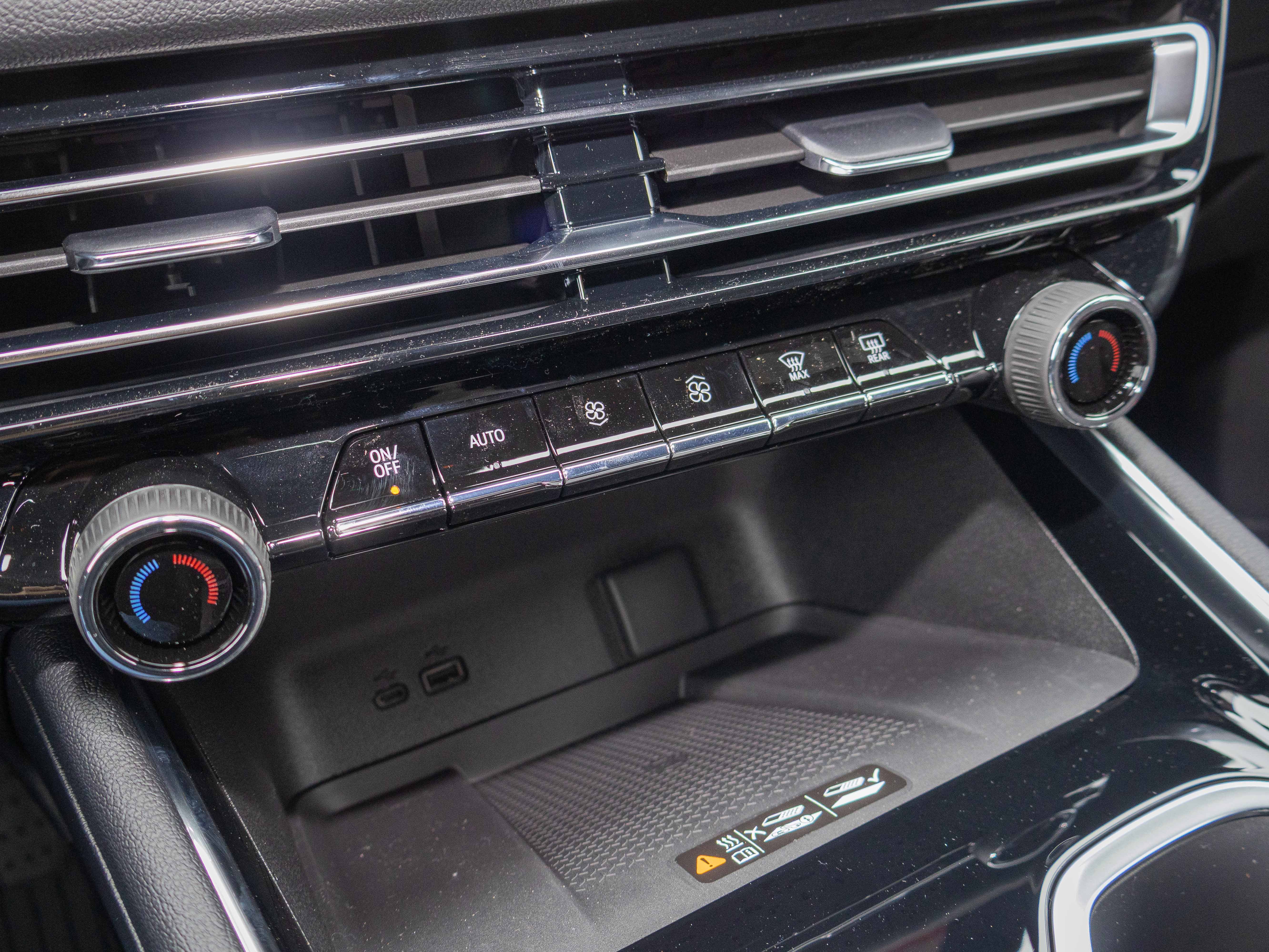 New 2026 Chevrolet Traverse RS w/ LPO, Floor Liner Package image 17