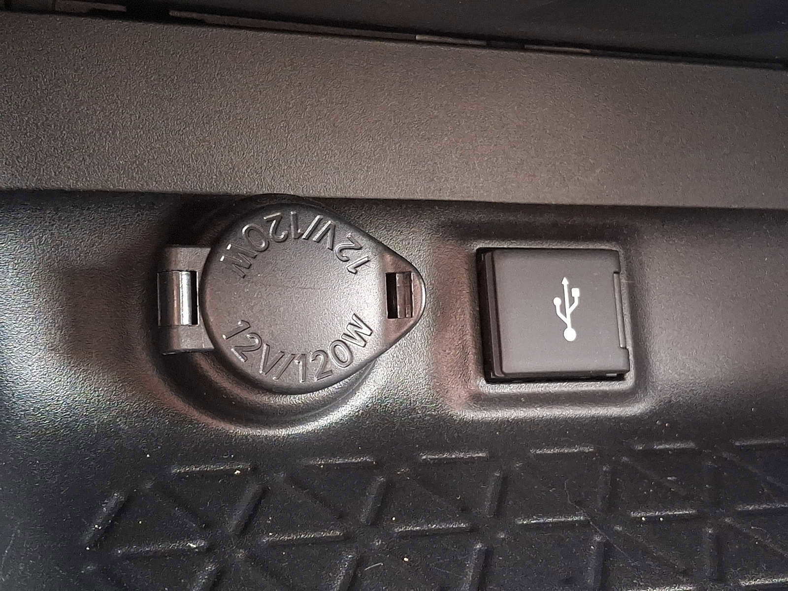 Used 2022 Toyota RAV4 LE image 22