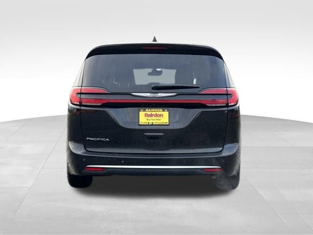 Used 2024 Chrysler Pacifica Touring-L image 6