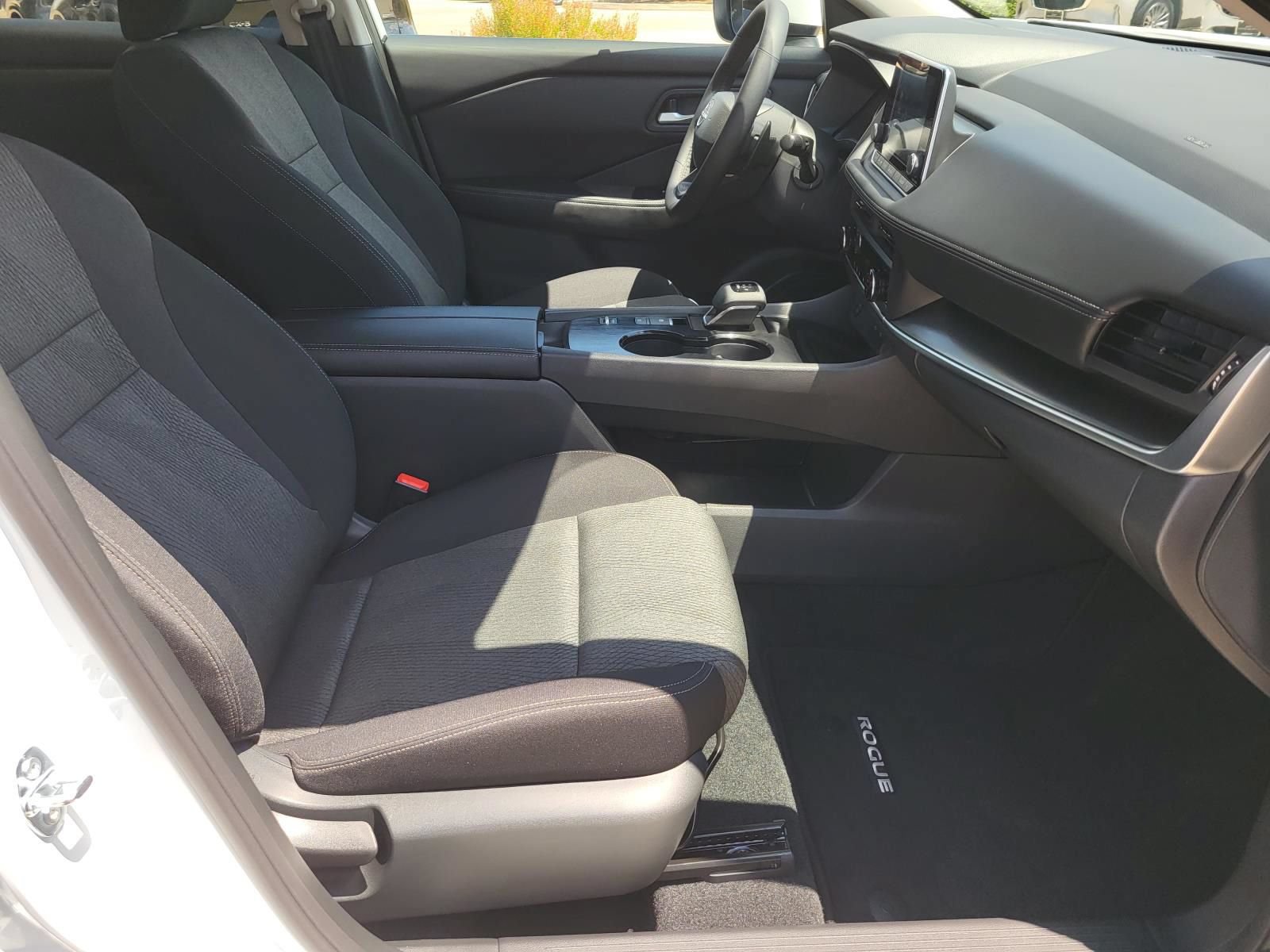 Used 2026 Nissan Rogue SV FWD image 8