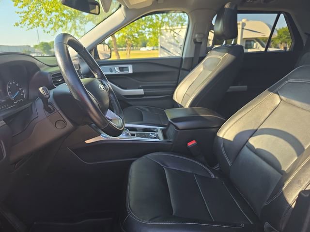 Used 2022 Ford Explorer Limited w/ Equipment Group 301A AWD/4WD image 17