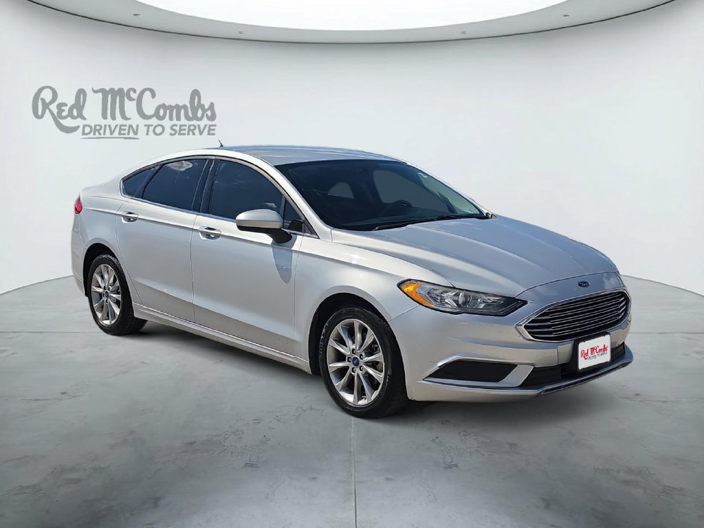 Used 2017 Ford Fusion SE w/ Fusion SE Technology Package FWD image 7