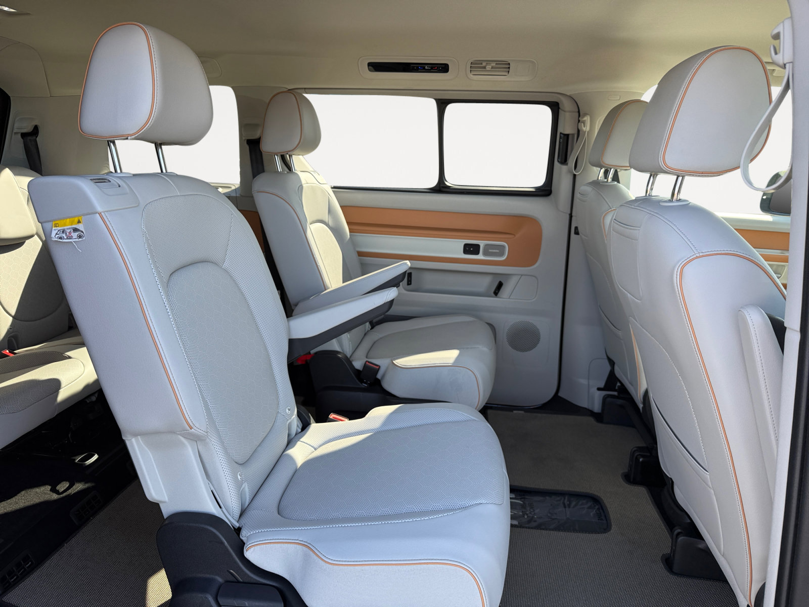 Certified 2025 Volkswagen ID. Buzz Pro S Plus RWD image 18