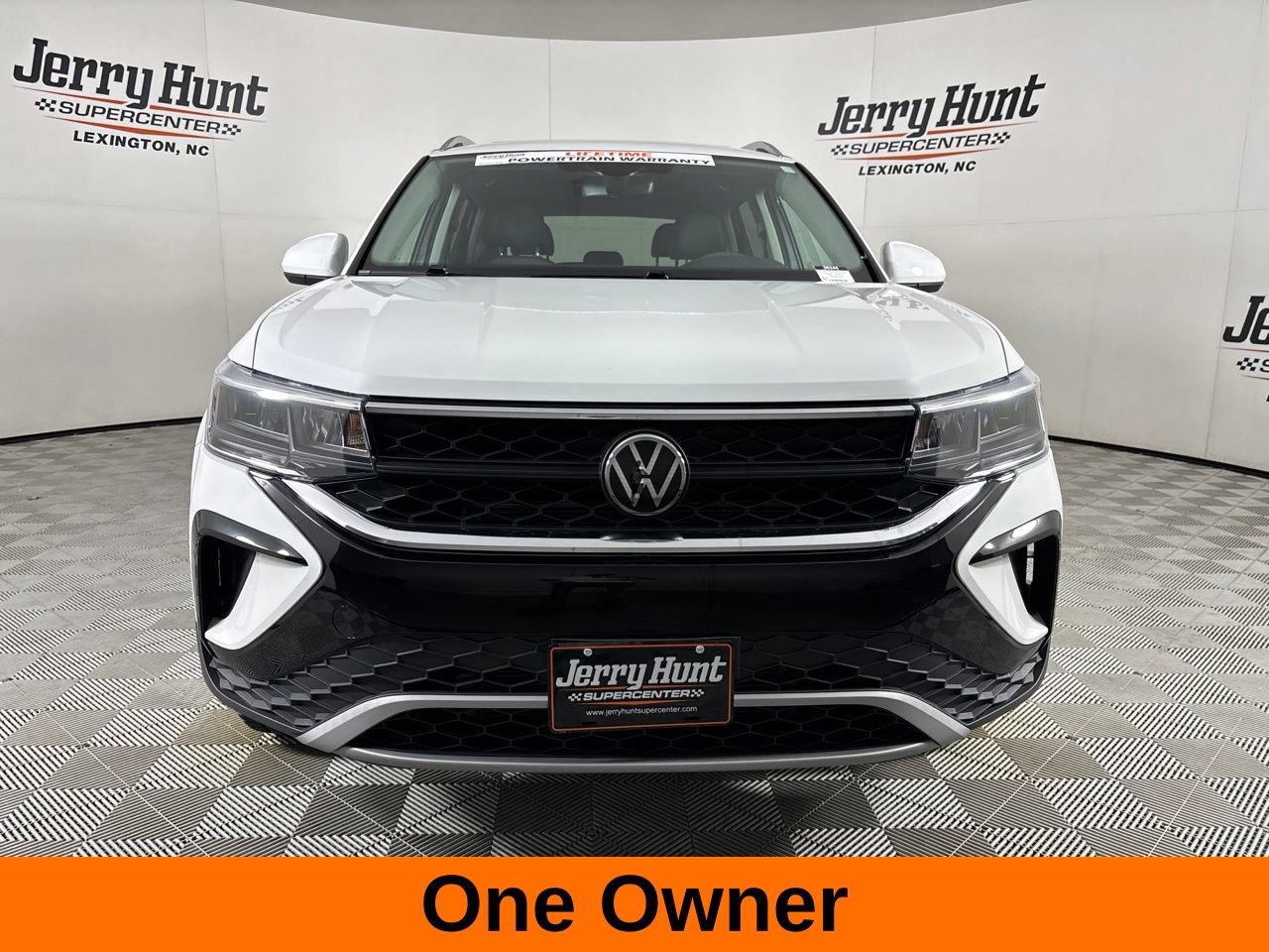 Used 2023 Volkswagen Taos SE w/ Panoramic Sunroof Package AWD/4WD image 3