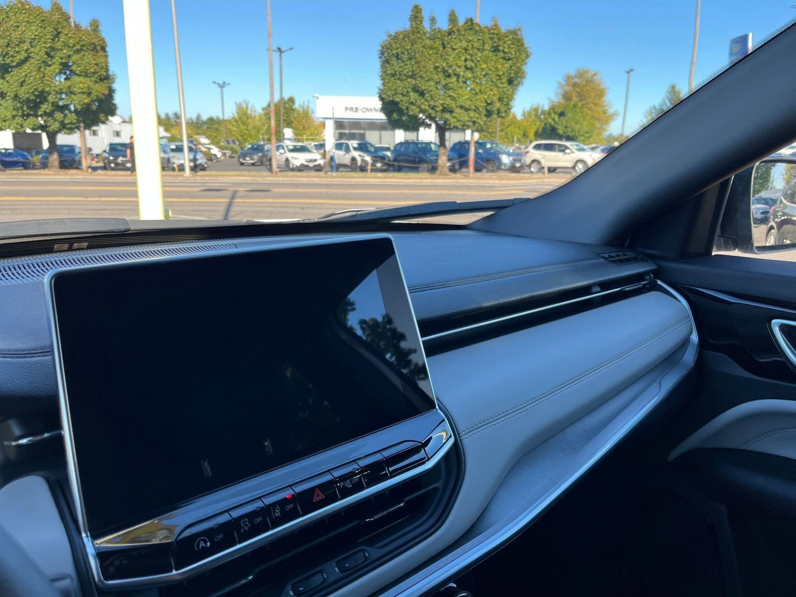 Used 2025 Jeep Compass Limited image 36