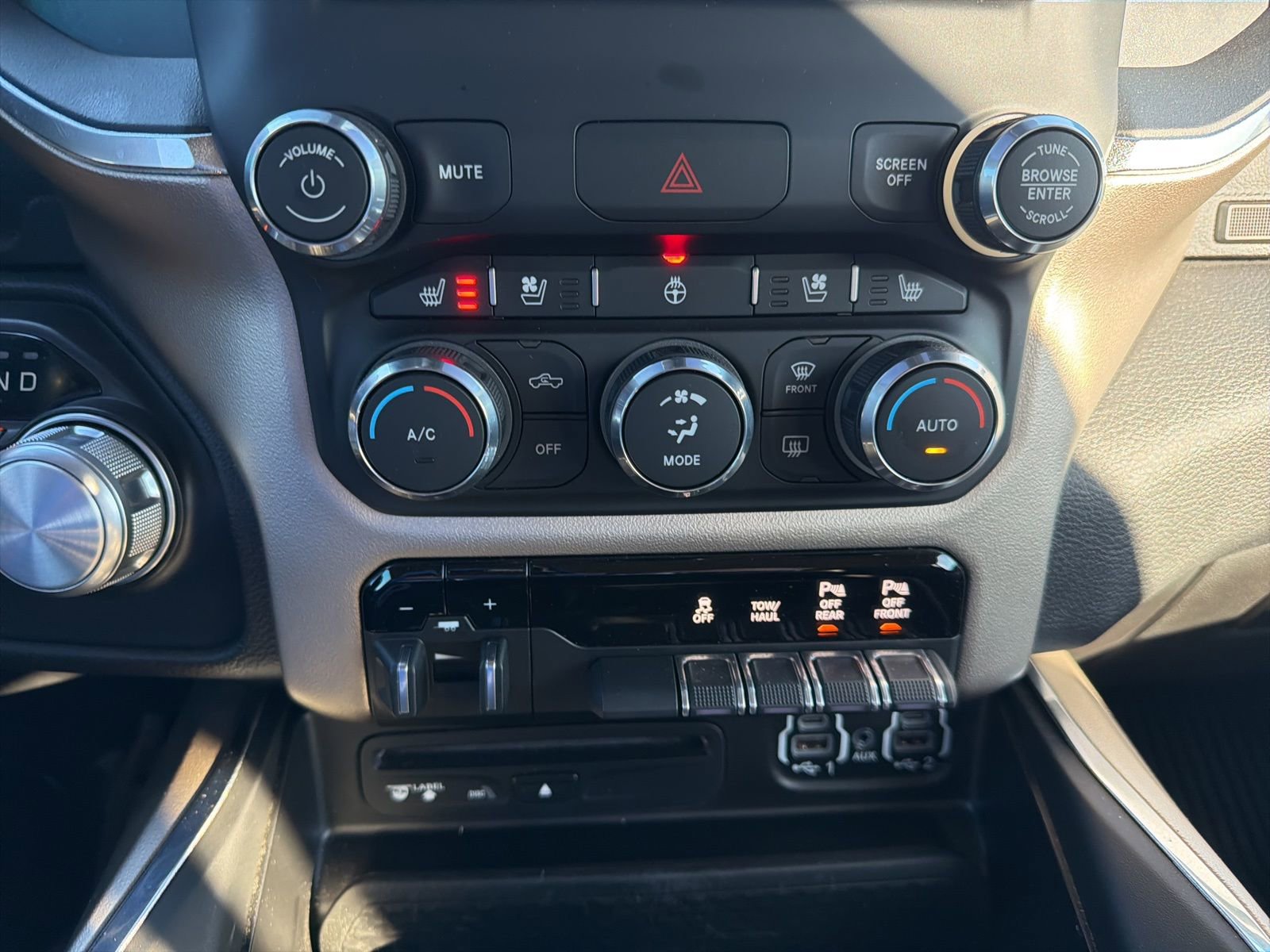 Used 2019 RAM 1500 Laramie image 15
