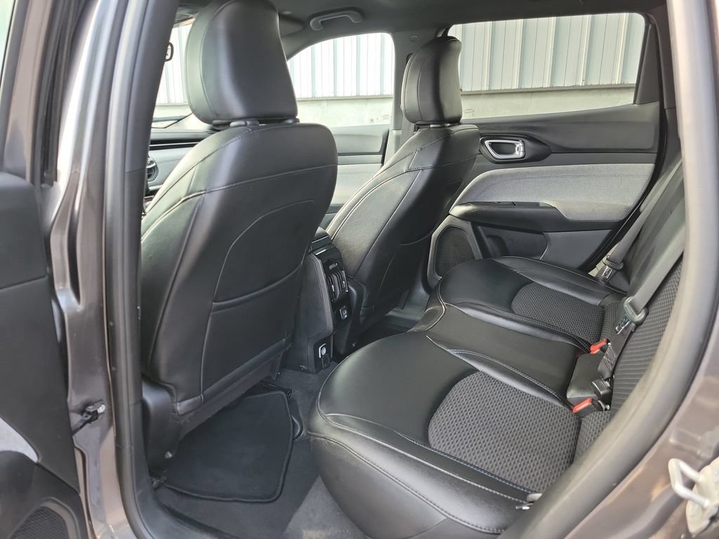 Used 2024 Jeep Compass Latitude AWD/4WD image 16