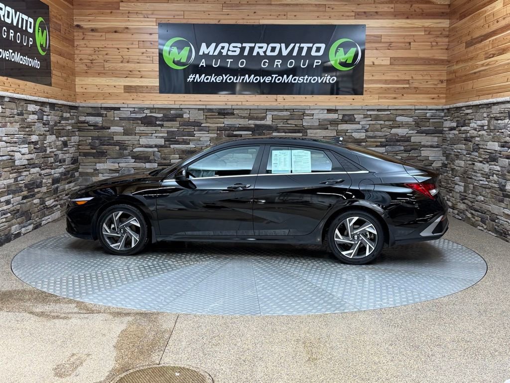 Certified 2025 Hyundai Elantra Limited FWD image 6
