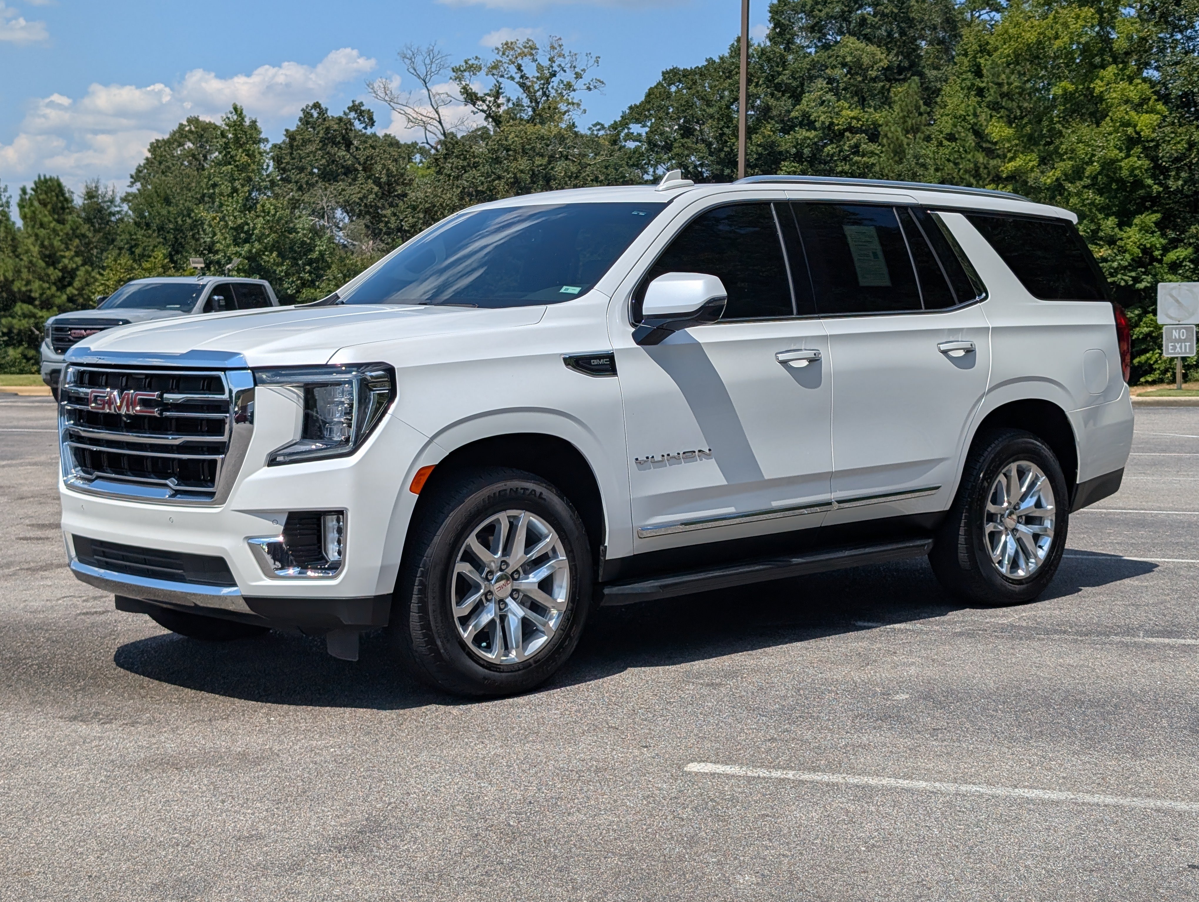 Used 2024 GMC Yukon SLT w/ SLT Premium Package RWD image 5