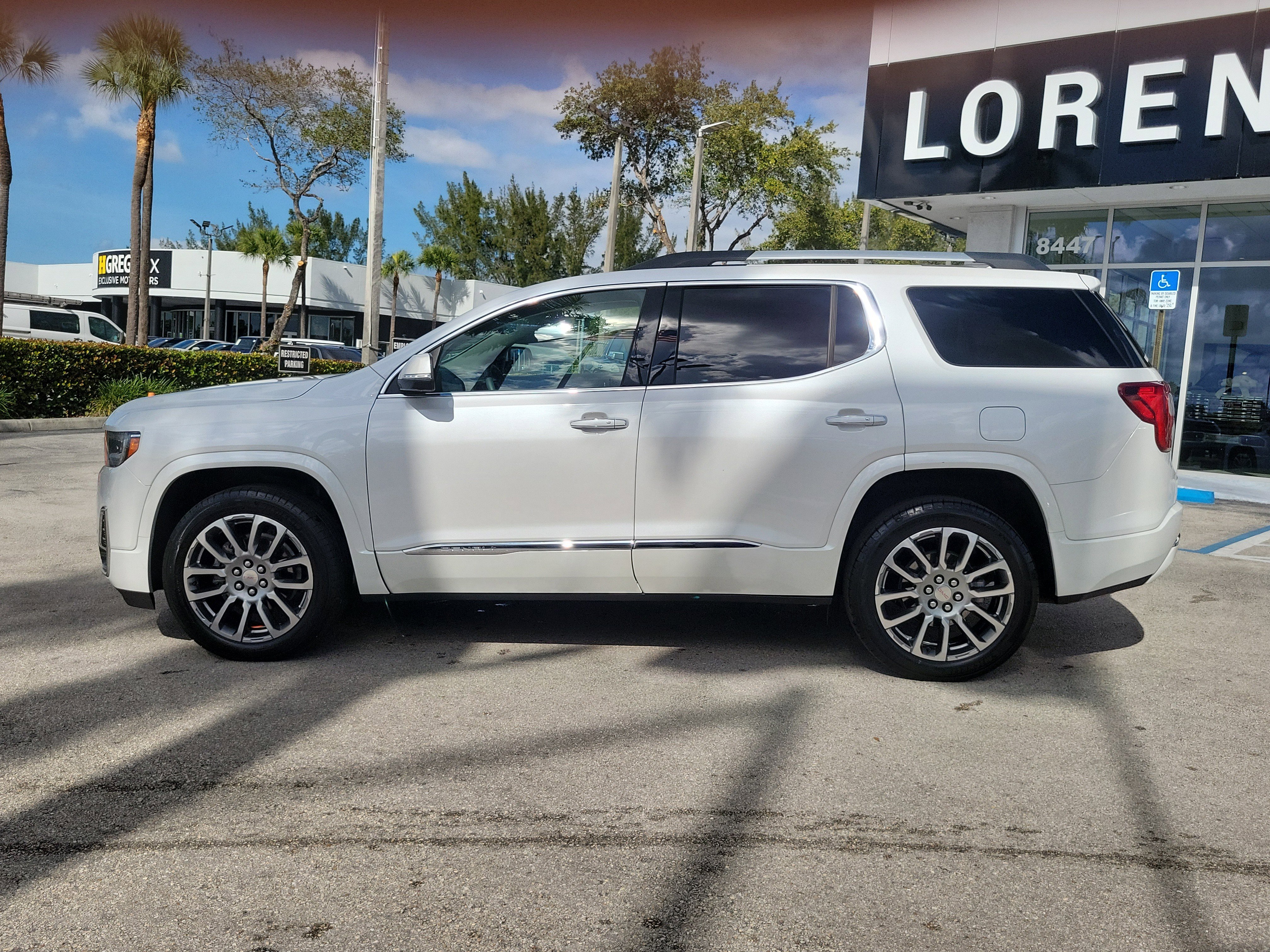 Used 2023 GMC Acadia Denali w/ Denali Ultimate Package image 8
