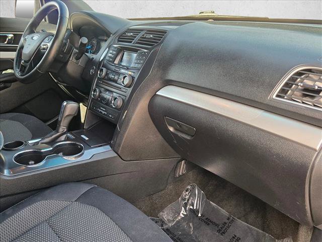 Used 2017 Ford Explorer XLT image 22