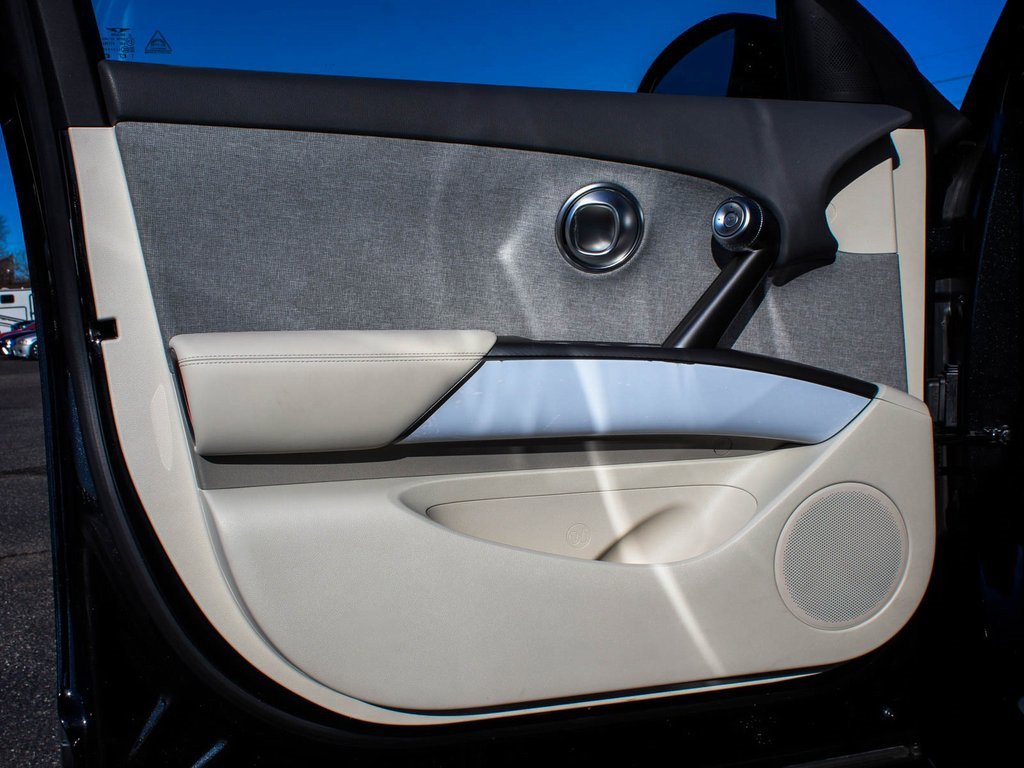 Used 2025 Genesis GV60 Advanced image 8