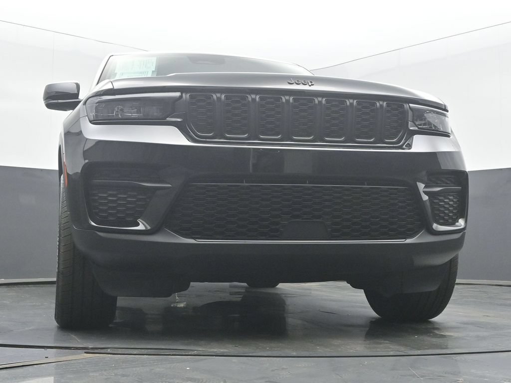 Used 2023 Jeep Grand Cherokee Altitude AWD/4WD image 50