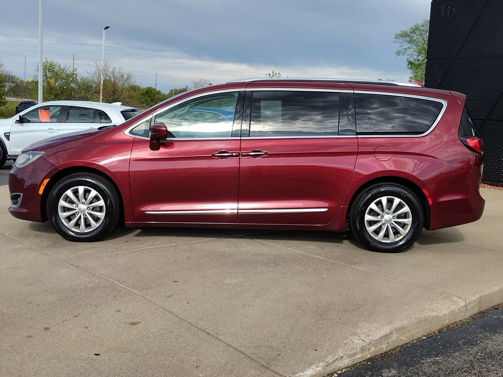 Used 2018 Chrysler Pacifica Touring-L Plus FWD image 21