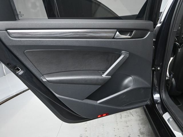 Used 2021 Volkswagen Passat 2.0T R-Line image 14